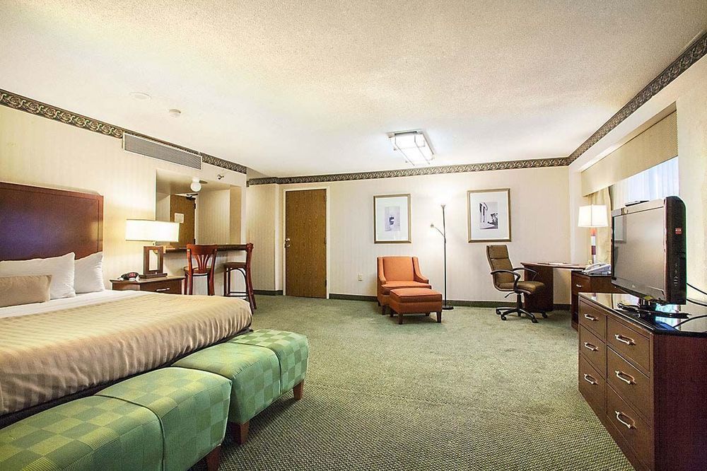 Capital Plaza Hotel Frankfort Exterior foto
