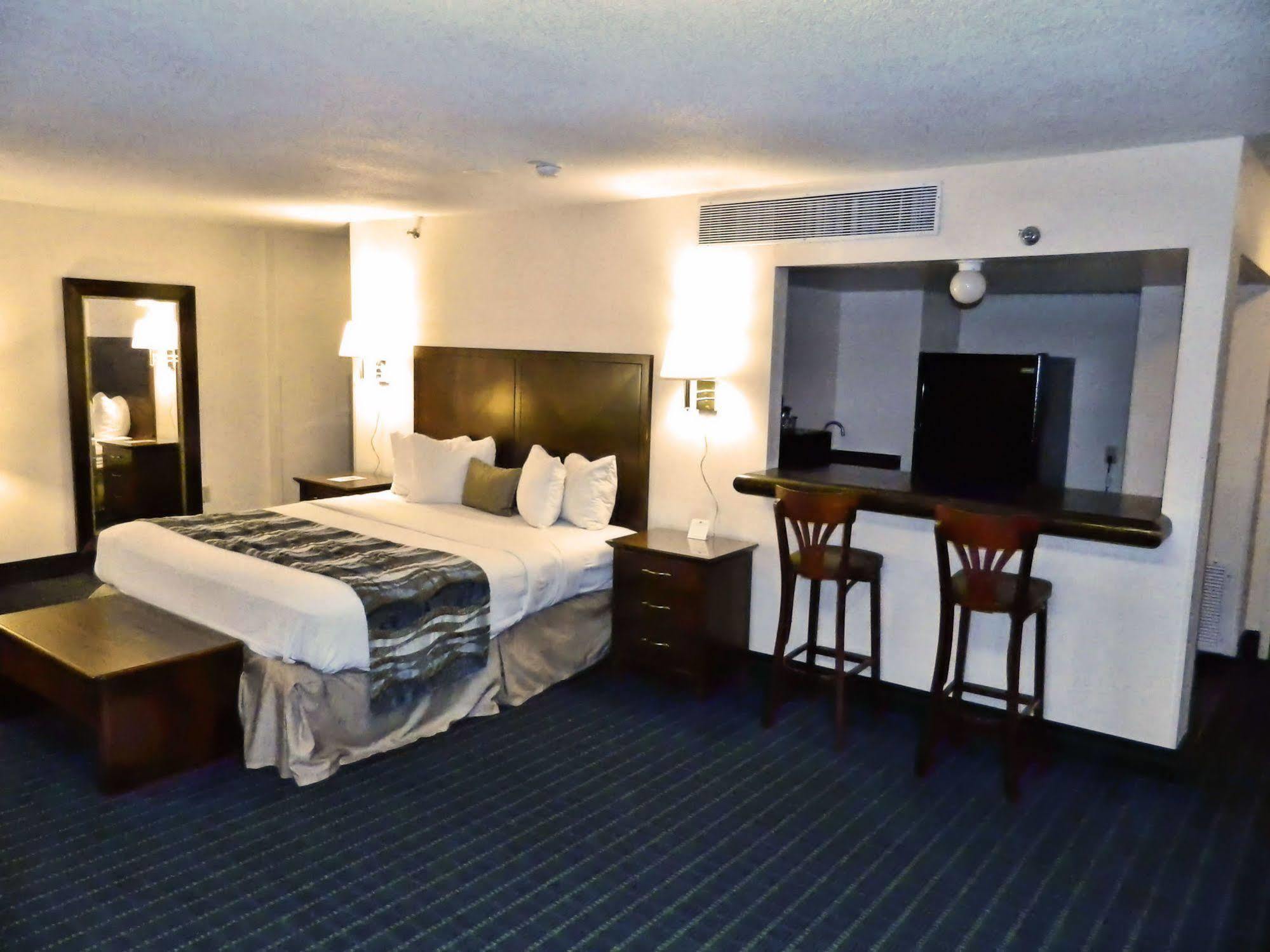 Capital Plaza Hotel Frankfort Exterior foto