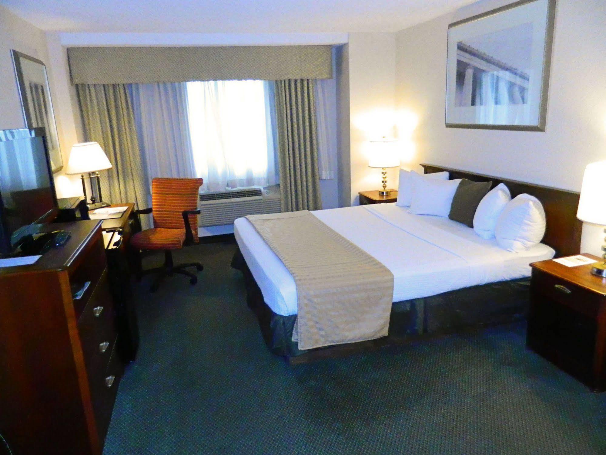Capital Plaza Hotel Frankfort Exterior foto