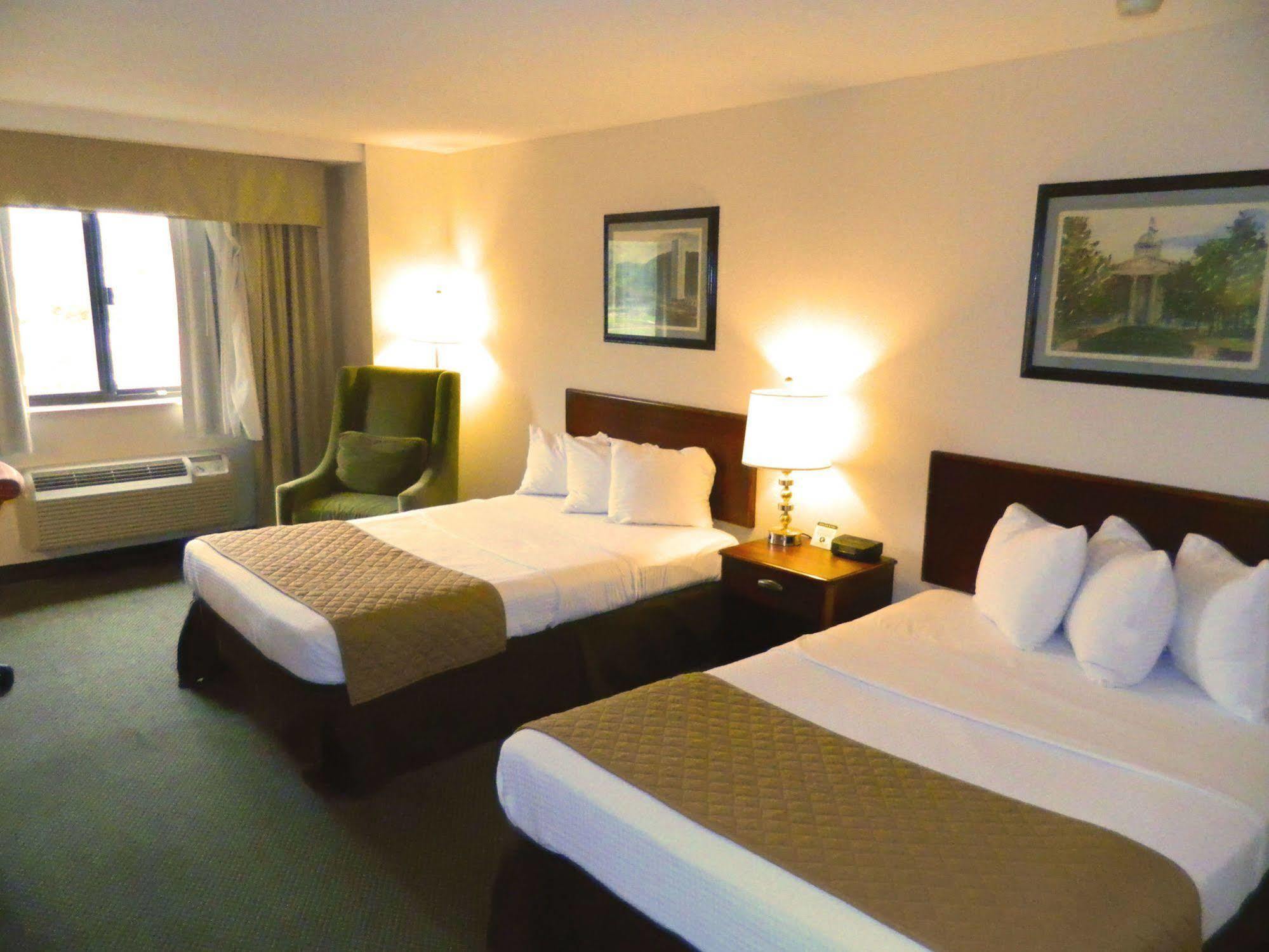 Capital Plaza Hotel Frankfort Exterior foto